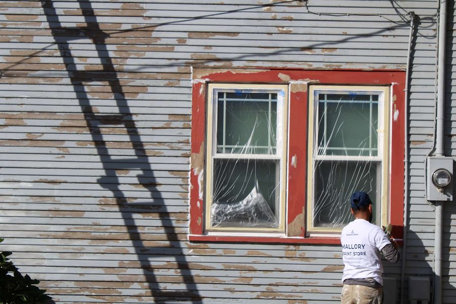 Why Exterior Trim Paint Peels First on Portland and Vancouver Homes